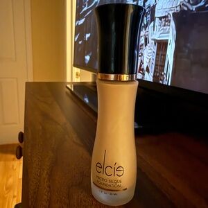 AND Micro Silque Foundation - Soft Beige color SAND
